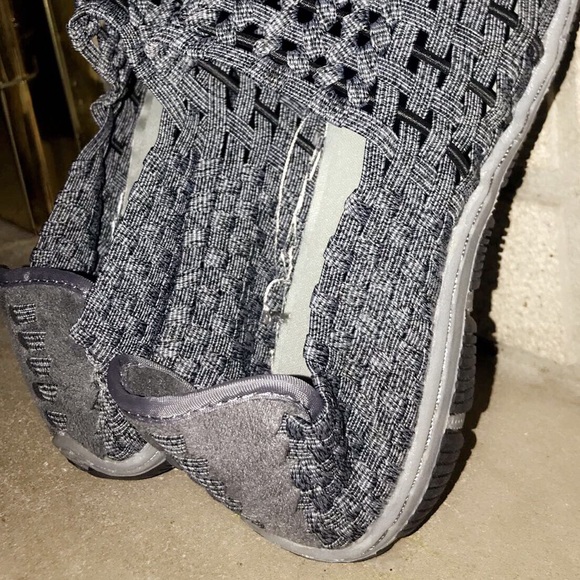 Women’s Casual Walking Shoe - Picture 4 of 5